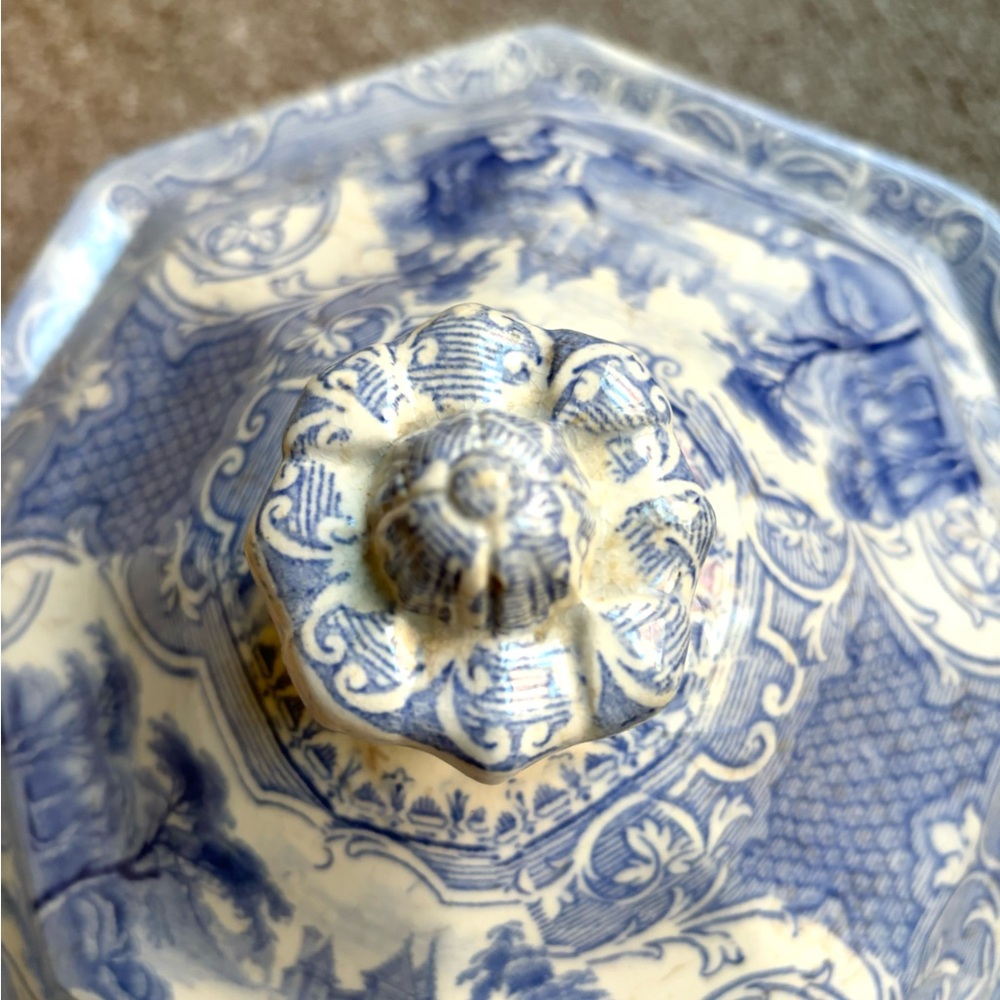 ANTIQUE TUREEN - Picture 2 of 8